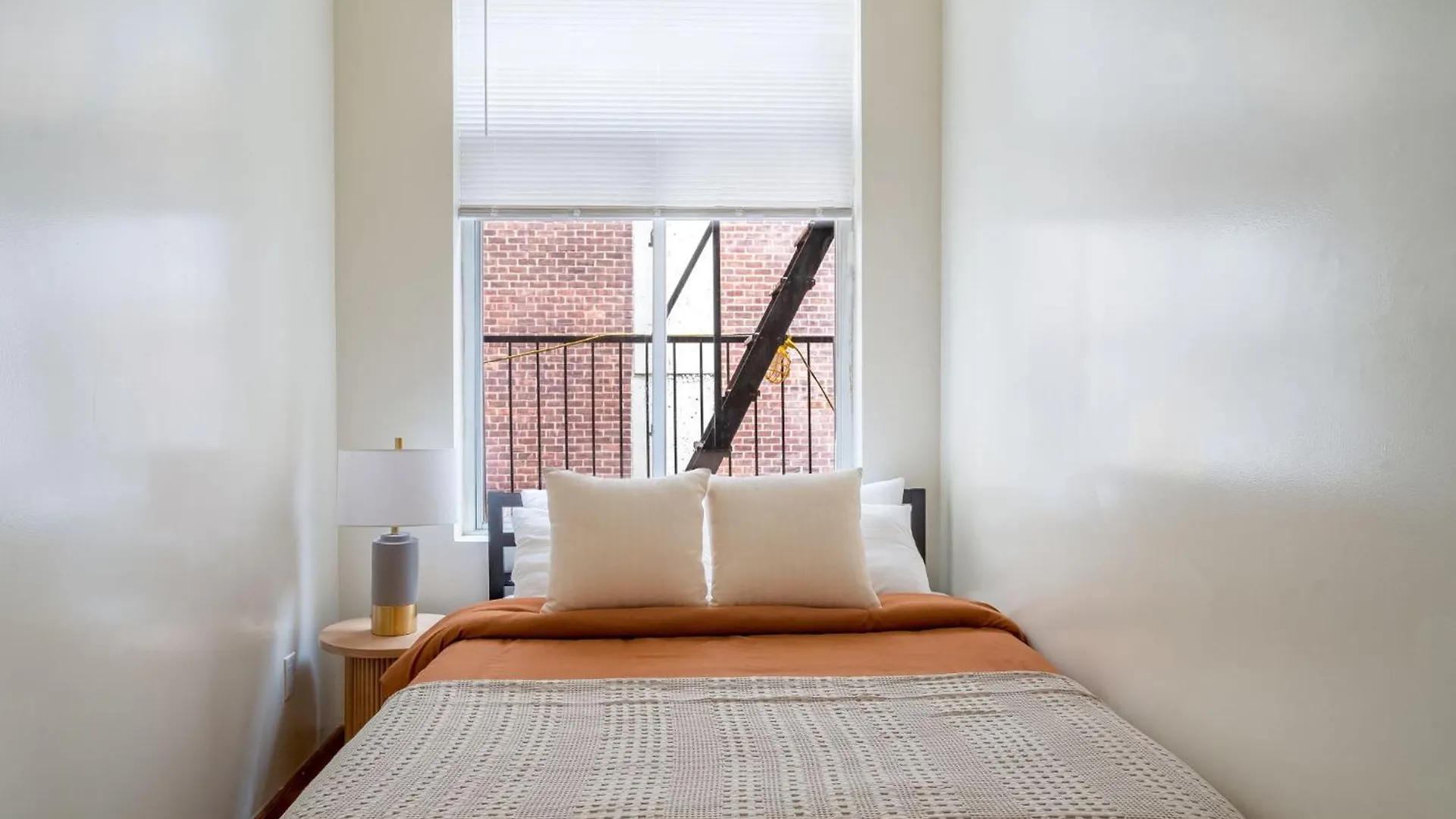 Wonderful 3Br 1Bath Apartment Only Steps From Times Square & Central Park ニューヨーク 0*,  米国