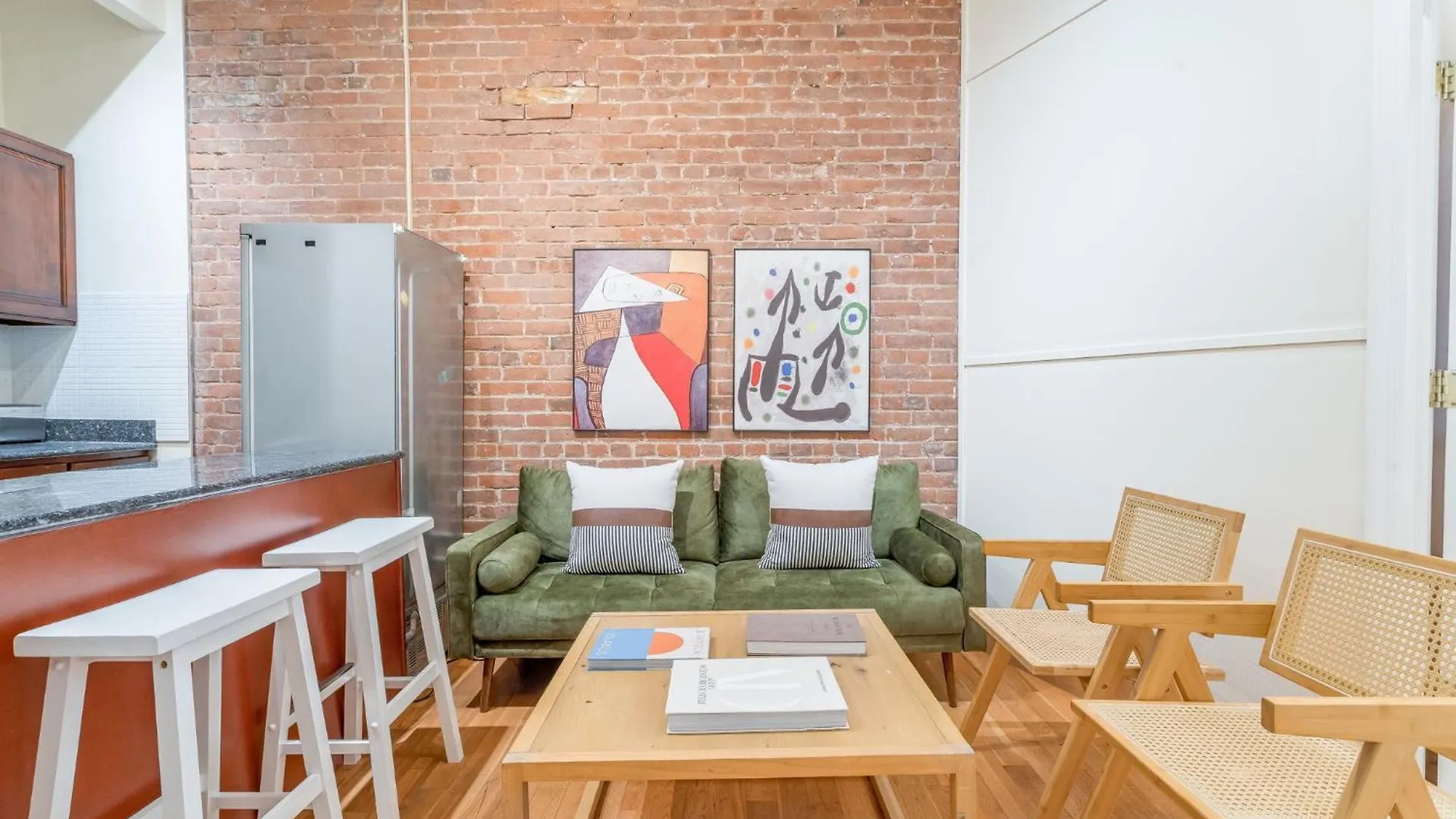Wonderful 3Br 1Bath Apartment Only Steps From Times Square & Central Park ニューヨーク