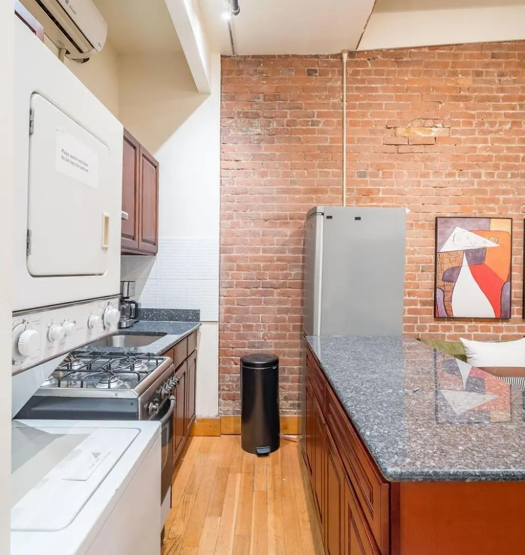 Wonderful 3Br 1Bath Apartment Only Steps From Times Square & Central Park Nowy Jork