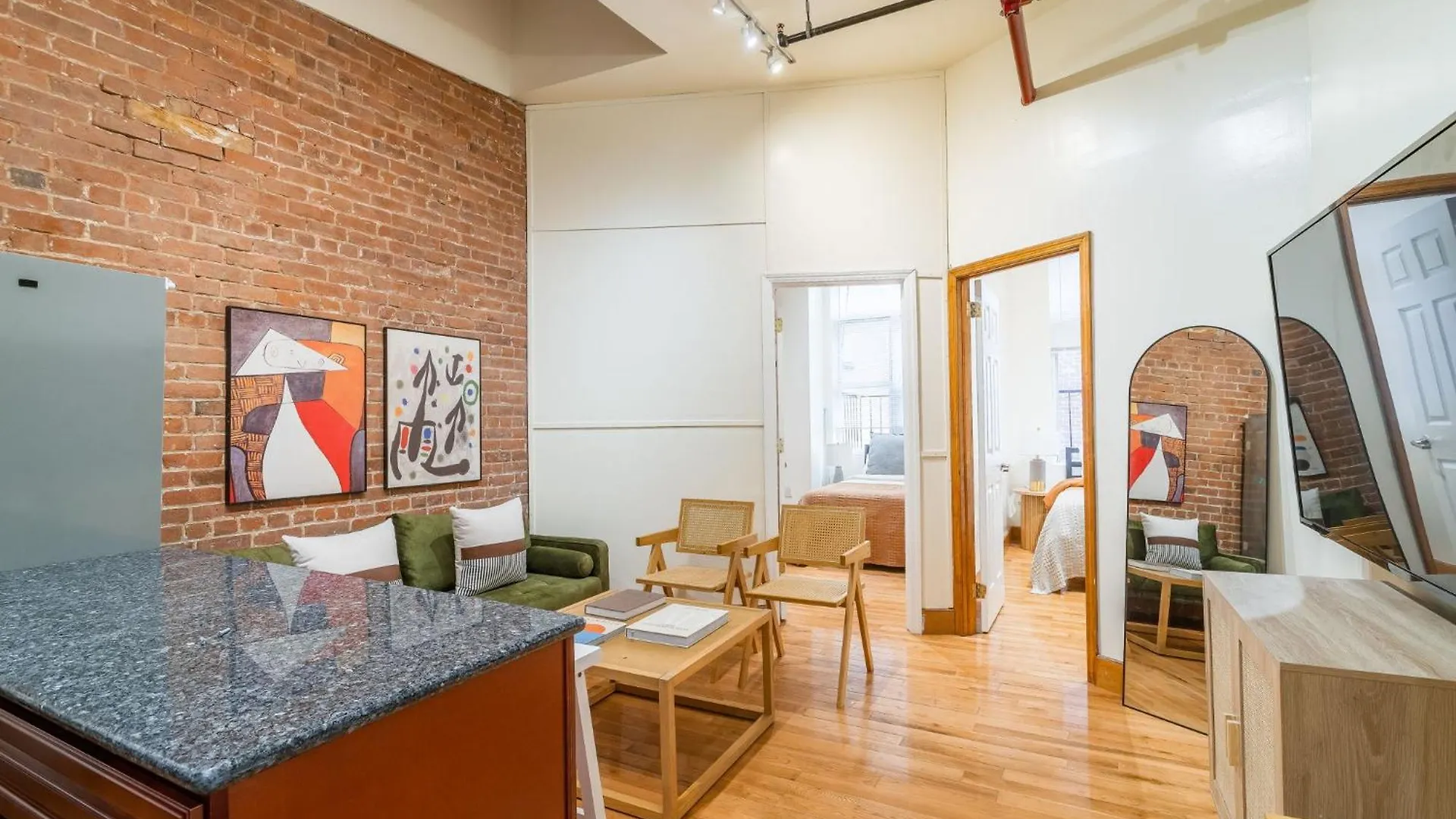 Wonderful 3Br 1Bath Apartment Only Steps From Times Square & Central Park Nowy Jork