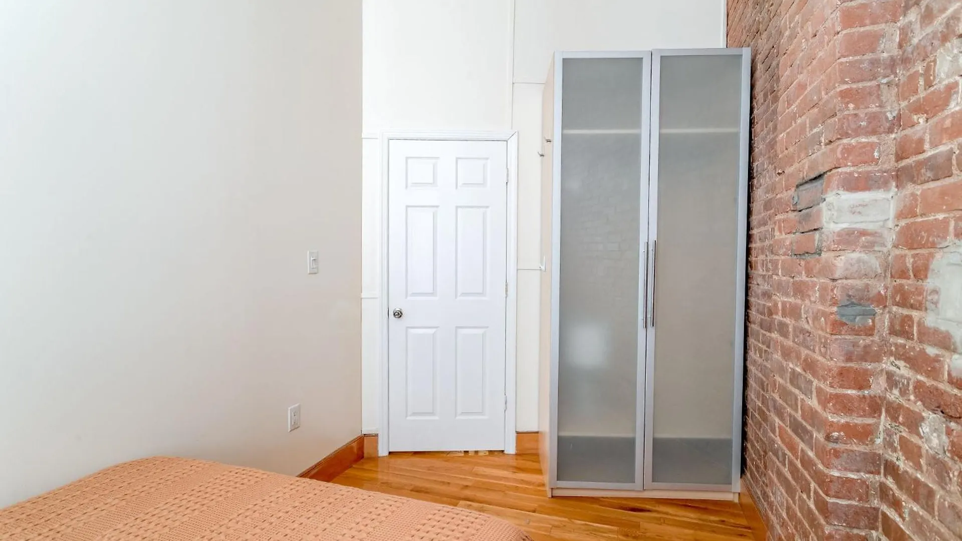 Wonderful 3Br 1Bath Apartment Only Steps From Times Square & Central Park Nowy Jork Stany Zjednoczone Ameryki