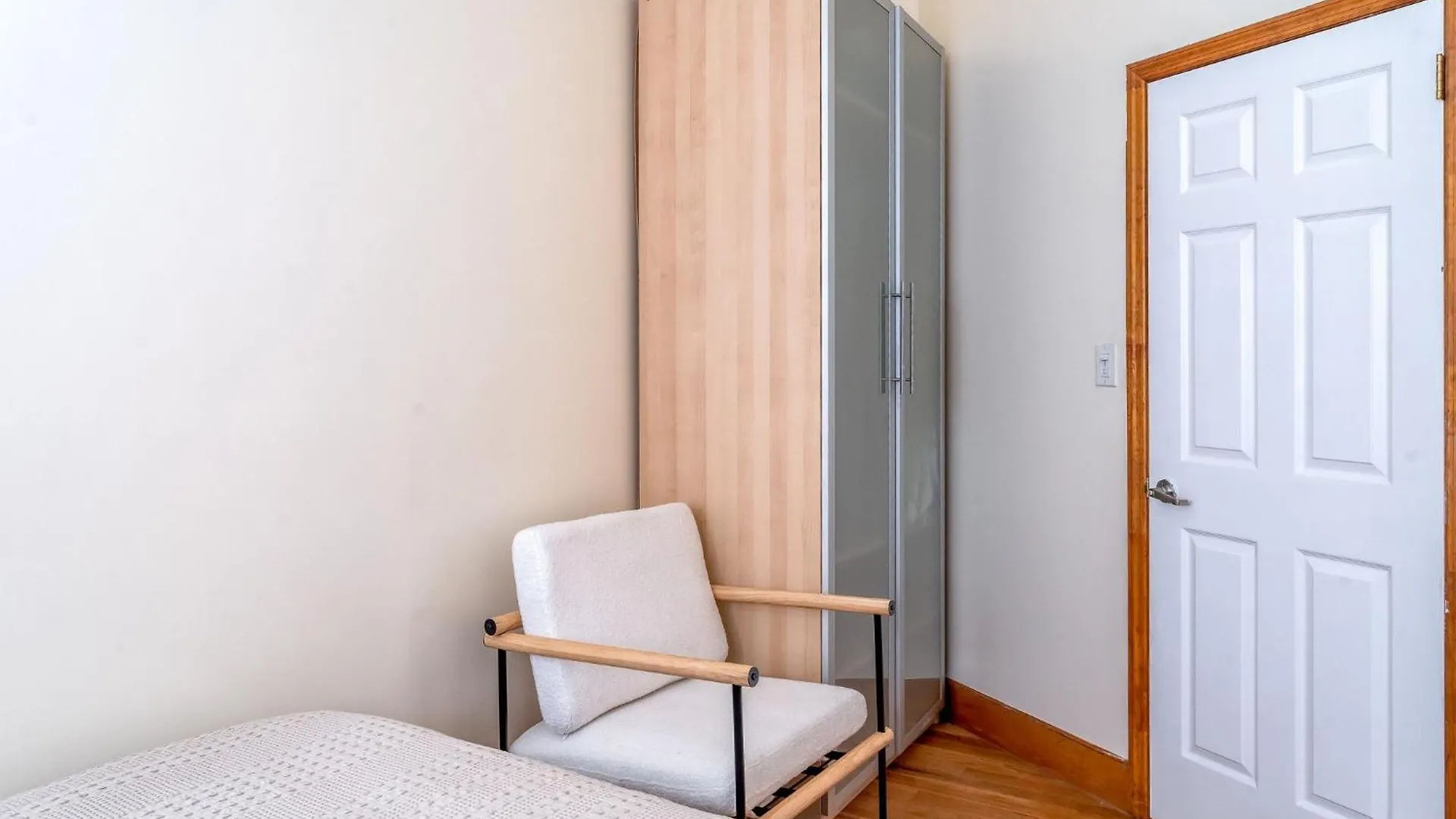 Wonderful 3Br 1Bath Apartment Only Steps From Times Square & Central Park Nowy Jork 0*,