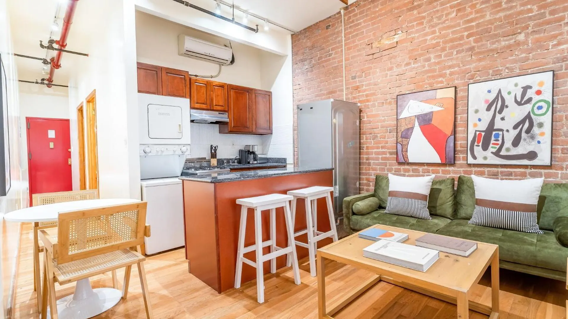 Wonderful 3Br 1Bath Apartment Only Steps From Times Square & Central Park Nowy Jork